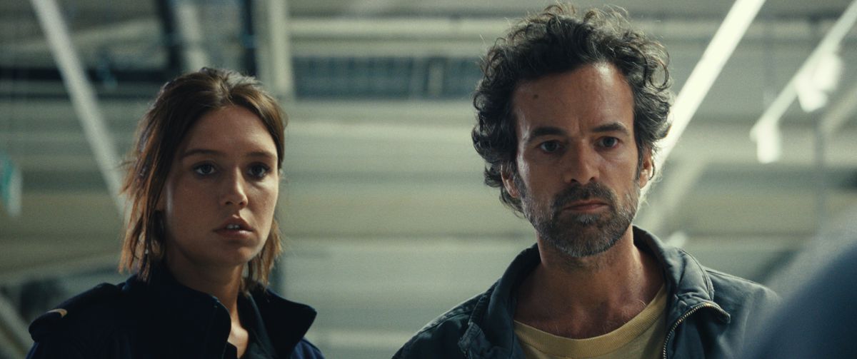 Adèle Exarchopoulos&nbsp;and Romain Duris look stunned while standing in a grocery store in The Animal Kingdom